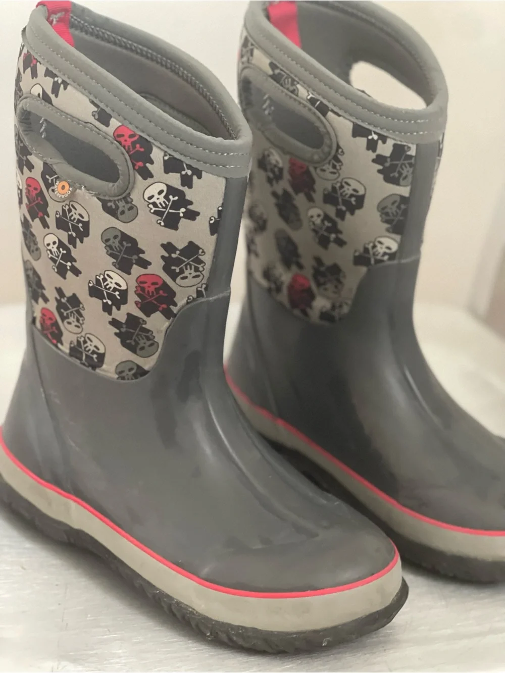 Bogs - size 3 - skulls & crossbones